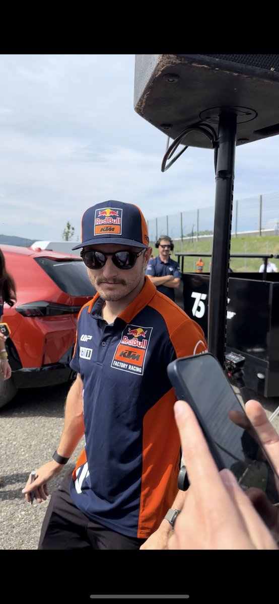 f1tania's tweet photo. I had the chance to met some familiar faces in the paddock 😎 https://t.co/9KgmSUrF1z