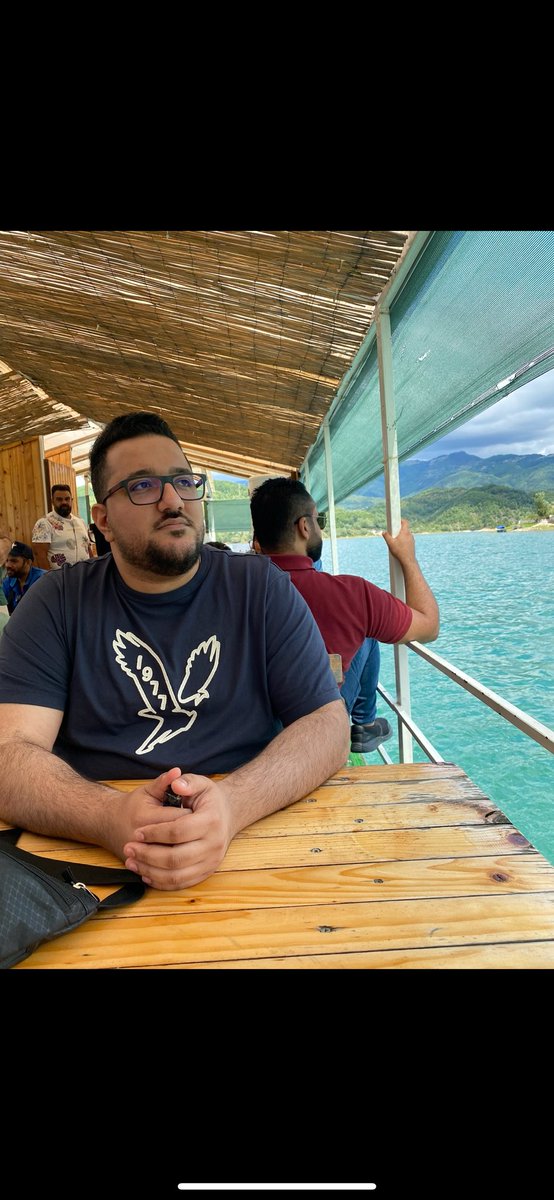 " لاعزيز ينسى ولو مر على وفاته مئة عام "

عامًا من الفقد، يا كسرًا لم يُجبر يا فقدًا لن يعوض يا حزن قلوبنا الأعمق الأيام تمُر  ومُر فراقك لايمر ها قد مرت سنه على وفاتك وكأنها بالأمس 💔

اللهم أنر قبر أخي حبيبي و اجعل لقائنا في جنات النعيم يارب💔🙏🏼