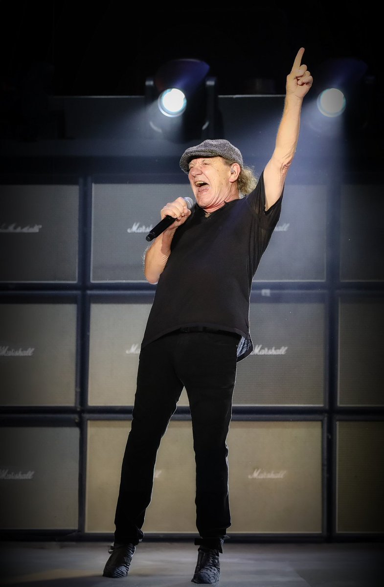 acdc's tweet image. Amsterdam!! We Salute you!! #poweruptour 📷 @ChristieGoodwin
