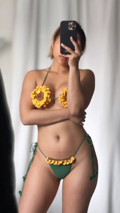What&rsquo;s your favourite micro bikini? 👙😝 1 🐚🤎 or 2 🌻💛 https://t.co/lObY4rHNeS