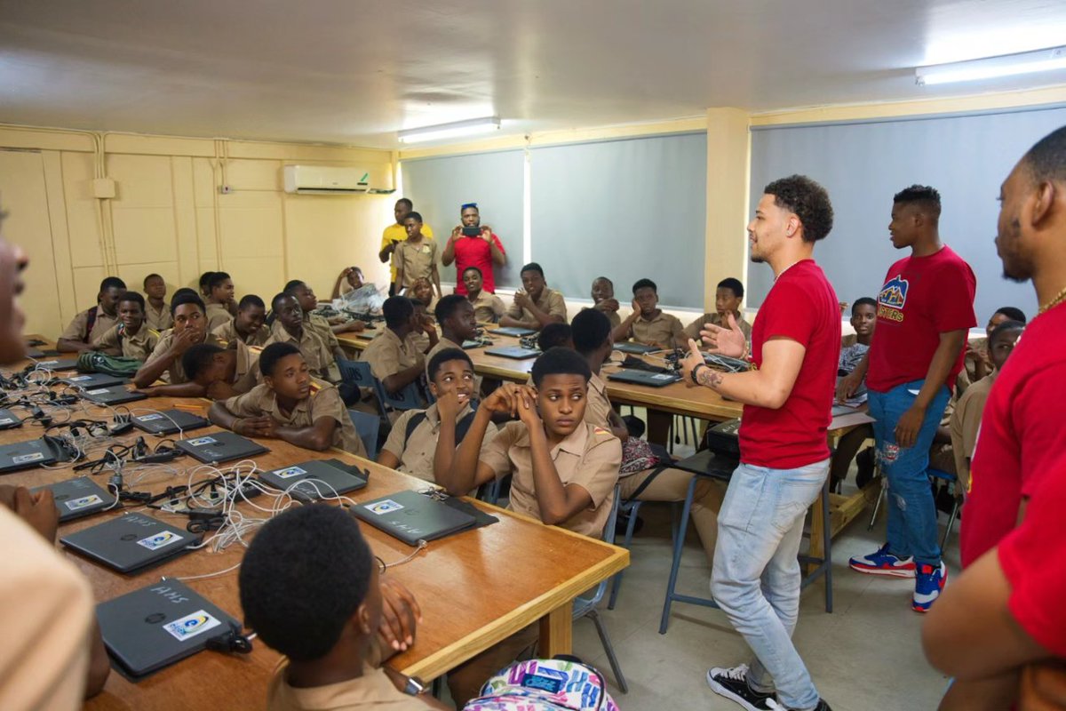 jazzanderson174's tweet photo. 🇯🇲 Making a GLOBAL Impact 🇯🇲

 The Mile High MiSTERs just wrapped a really powerful &amp; moving brotherhood retreat to Montego Bay, Jamaica working with the brillant students of Anchovy High School where one of our very own, Brandon Edmon attended!

@THECALLMEMISTER
@msudenver https://t.co/zOmrszZd6p