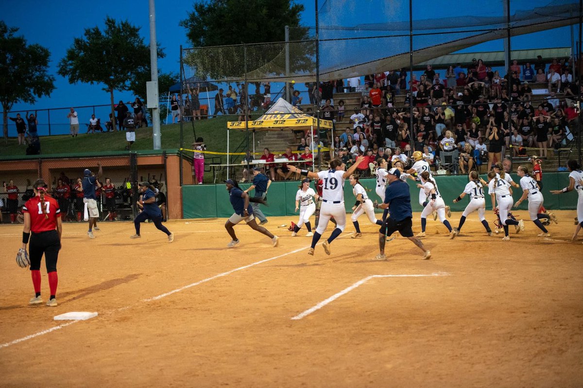 bbeall0628's tweet photo. What an INCREDIBLE high school season, introducing to Twitter the 

✨2024 FHSAA 4A STATE CHAMPIONS✨
@MaxPreps @TopPreps @FHSAA @SBRRetweets https://t.co/TC3EvWkXeq