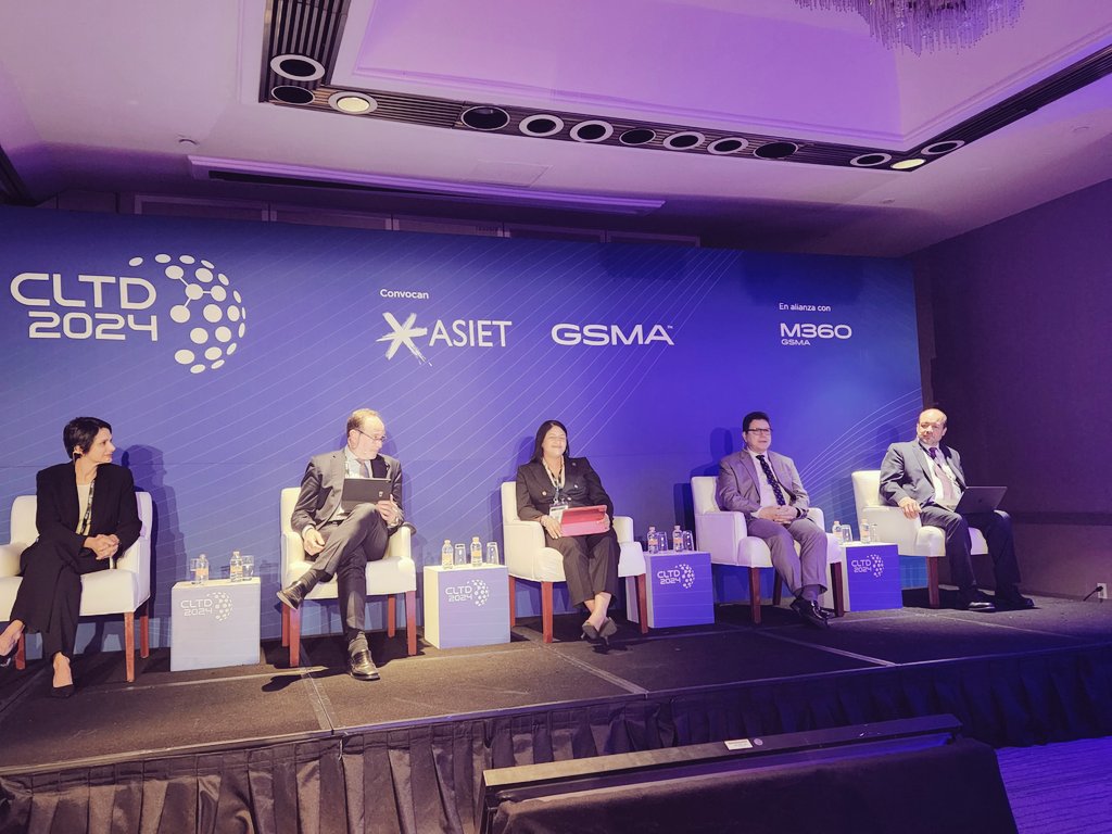 PaoABonilla's tweet image. Una discusión necesaria y pertinente en el panel "Regulación a prueba de futuro: el usuario en el centro del nuevo ecosistema digital" #CLTD2024 #Mobile360 @asiet_lat @GSMA