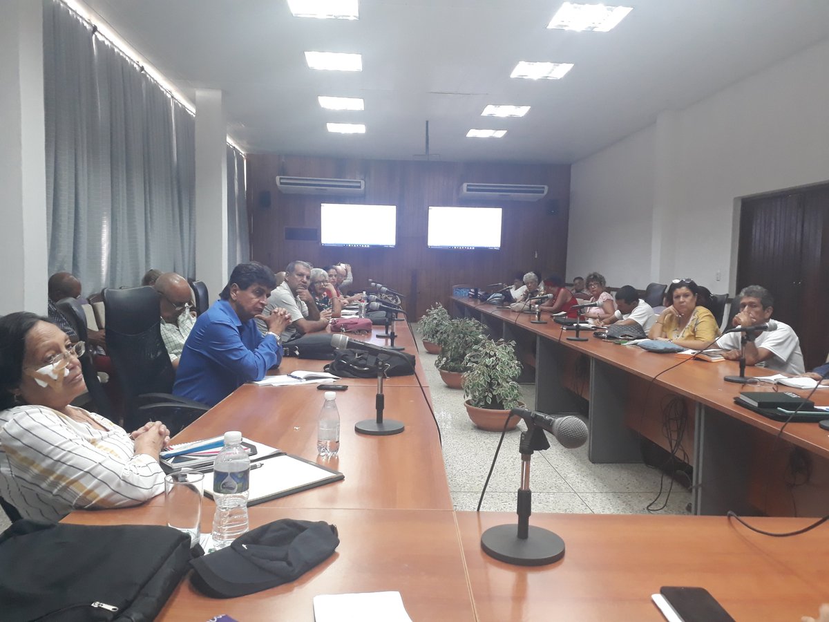 #Cuba: Sesiona Comité  Nacional de la Unión de Historiadores de Cuba donde se habla de la Ley "De Comunicación Social" y de Comunicación de la Historia. <a href="/alfonso_noya/">Alfonso Noya Martínez🇨🇺</a> <a href="/oneliocc/">Onelio Castillo Corderí</a> <a href="/Berth2/">Bertha Mojena</a> <a href="/YuzaimaCardona/">Yuzaima Cardona</a> <a href="/radio_cubana/">Radio Cubana</a> @Deguantanam #CubaViveEnSuHistoria