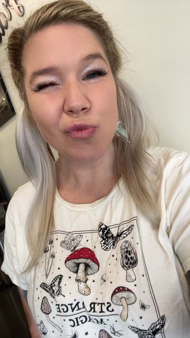 😘😘 https://t.co/7BkPSxUc8d