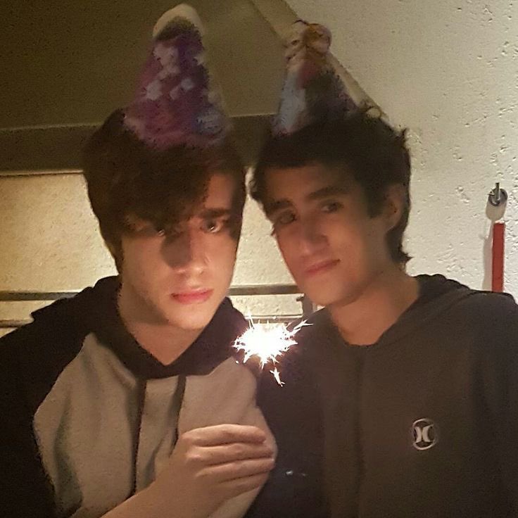 FELIZ DIA DO BOLO FELPSS <a href="/feeeelps/">Felipe Felps '-'</a>