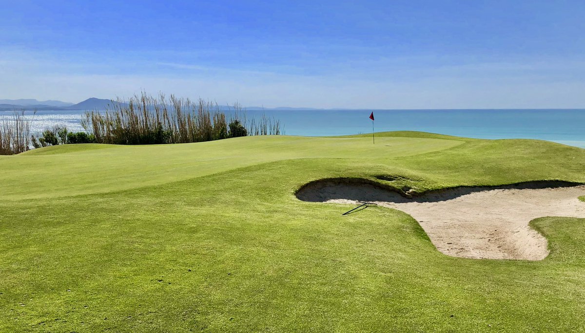 patleg's tweet photo. @Canalplusgolf Ilbarritz, Gif-Chevry, Saint-Malo, Real Club Sevilla ⛳️🏌️‍♂️ https://t.co/GdPAZPsQJJ