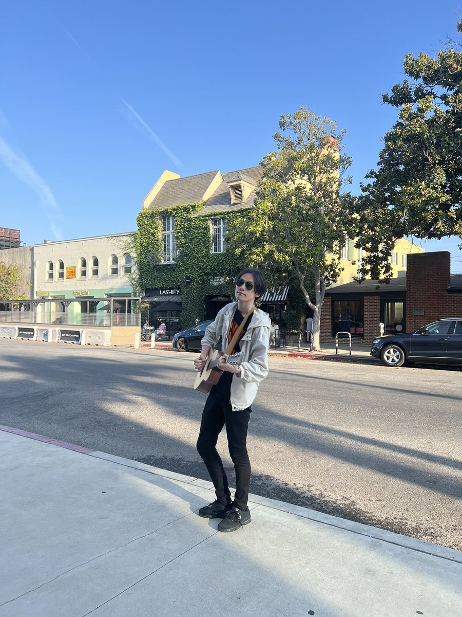 Jayeblue_PJT's tweet photo. Good life in 🇺🇸🌍🤝
#photo #jayeblue #streetsnap https://t.co/tg2RznE3Mn