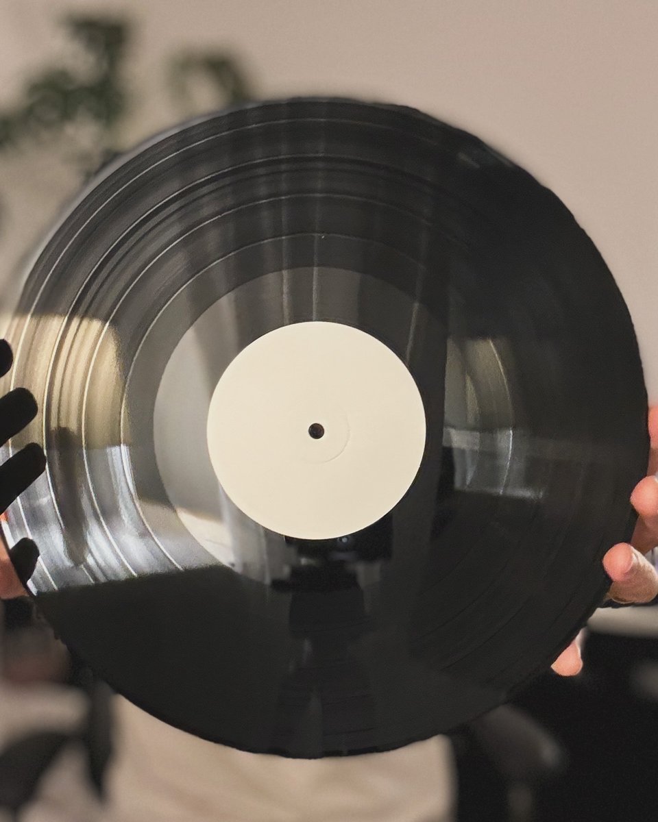 SlwbrnrMusic's tweet photo. Hello everyone! Long time no see! I haven’t posted in a loooooong time. How have you been? There’s a lot of things I want to tell you about. I don’t even know where to start. Can you guess whose test pressing this is? 🧐 https://t.co/3yeCviM1pe
