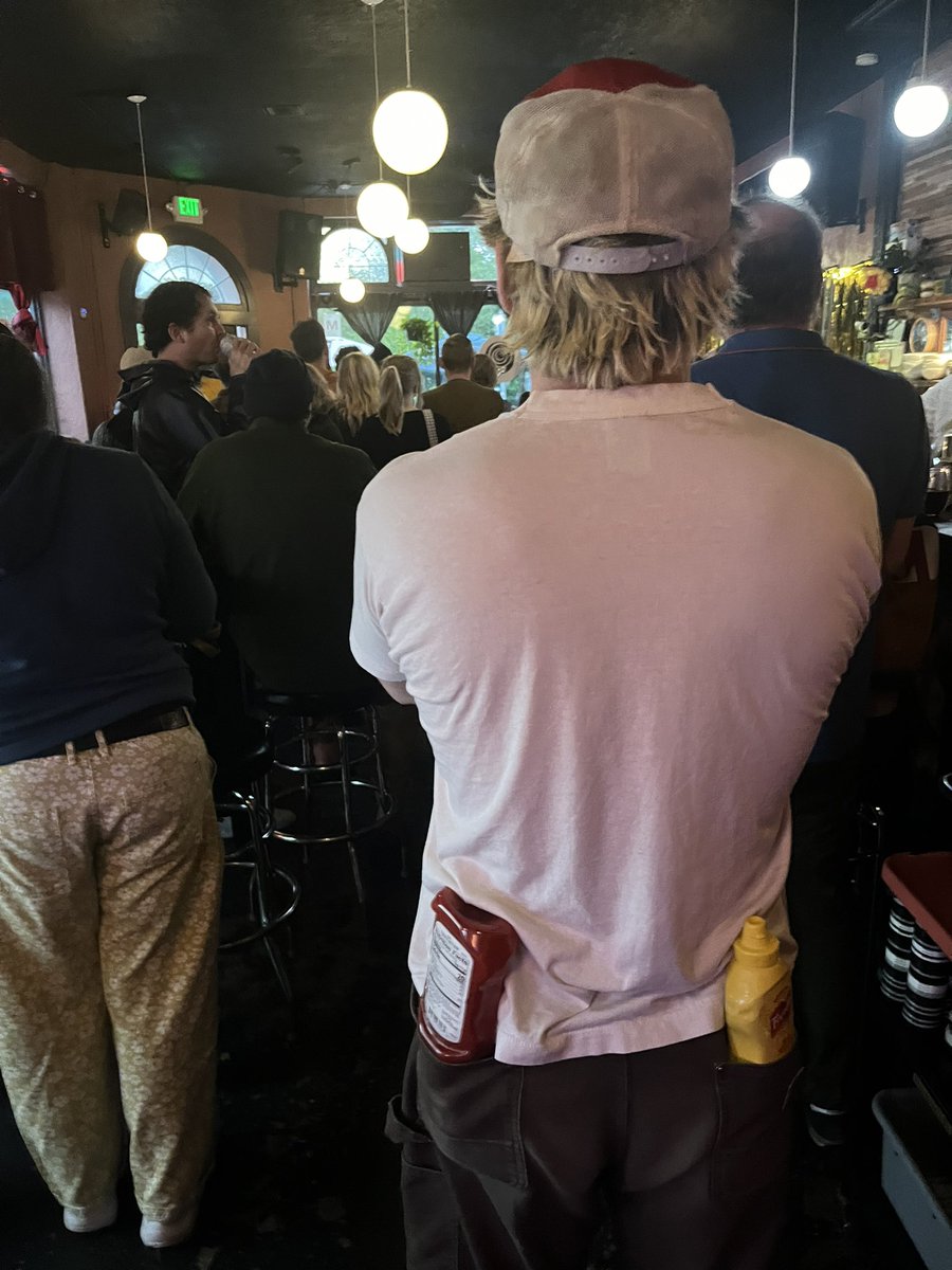 jeeplover29780's tweet photo. this is exactly why i dont fuck w bar shows https://t.co/AoYcggcw1e