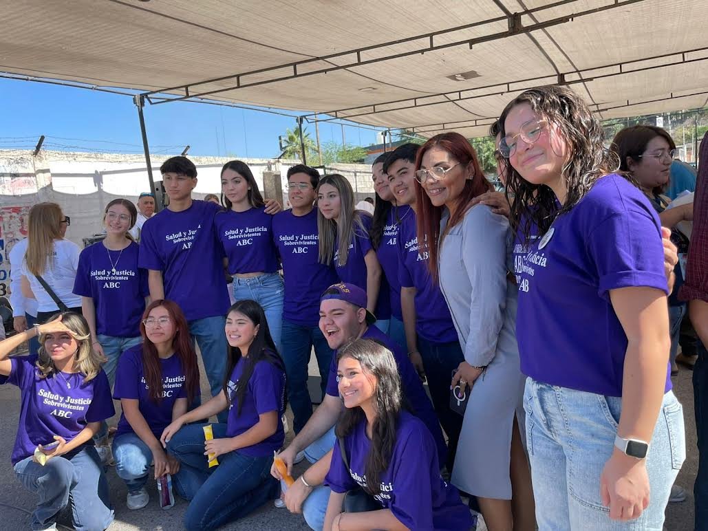 elalbertomedina's tweet photo. ¡Qué conmovedor y gran ejemplo de seguir adelante! 👏🏻

Les comparto en este hilo los testimonios de jóvenes sobrevivientes de la #GuarderíaABC en #Hermosillo, quienes 15 años después de la tragedia ahora buscan ser profesionistas para salvar a las personas, brindar apoyo a los animales y desempeñarse en vuelos. (1/4) 🧵

📸 @Francisco_SBJ/@ProyectoPuente