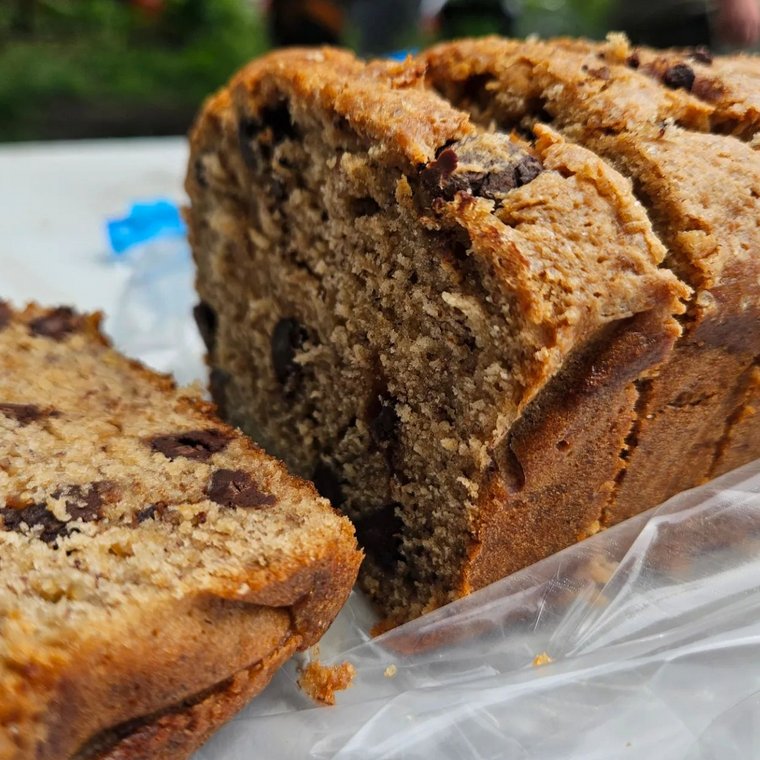OmahaAutonomous's tweet photo. For the past two weeks, we've had menstrual supplies from @accessperiod to give out at Street Kitchen! This week, slaw salad and banana bread were on the menu.  We also gave out requests last week and approximately 125 pairs of socks just today! https://t.co/rbC5UqWePU