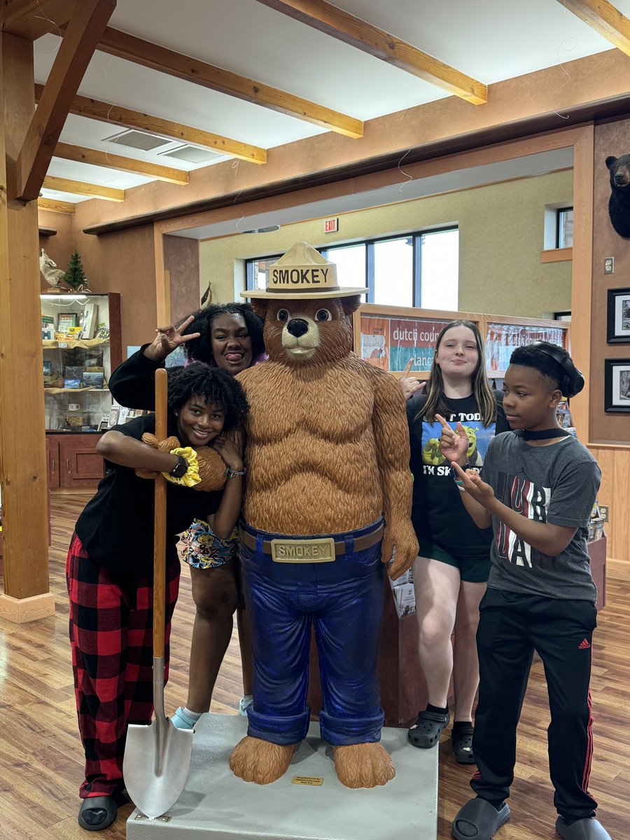 <a href="/CleveHillMS/">CleveHill Middle Sch</a> <a href="/clevehill_pta/">Cleveland Hill PTA</a> <a href="/CleveHillTeam8/">Cleve Hill Team 8</a>