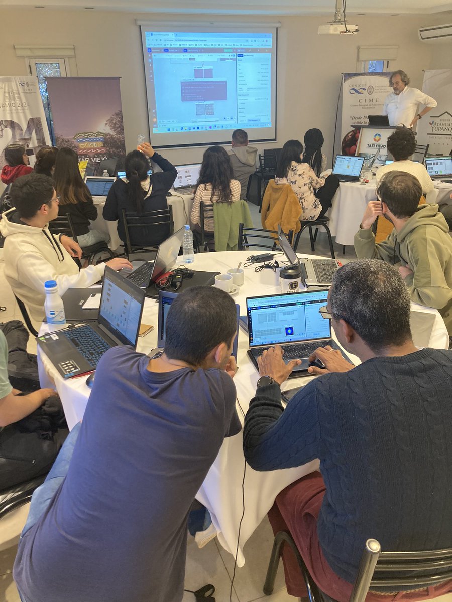 25 students from Latinoamérica processing #cryoEM data with #cryoSPARC (using a single computer) thanks to <a href="/mjborgnia/">Mario J. Borgnia</a> at the Latina American School on CryoEM organized by <a href="/virkinal/">Virginia Albarracin (#LaAlbarracineta)</a> <a href="/cime_conicet/">Centro Integral de Microscopia Electrónica</a> funded by <a href="/UNUBIOLAC/">UNU-BIOLAC</a>