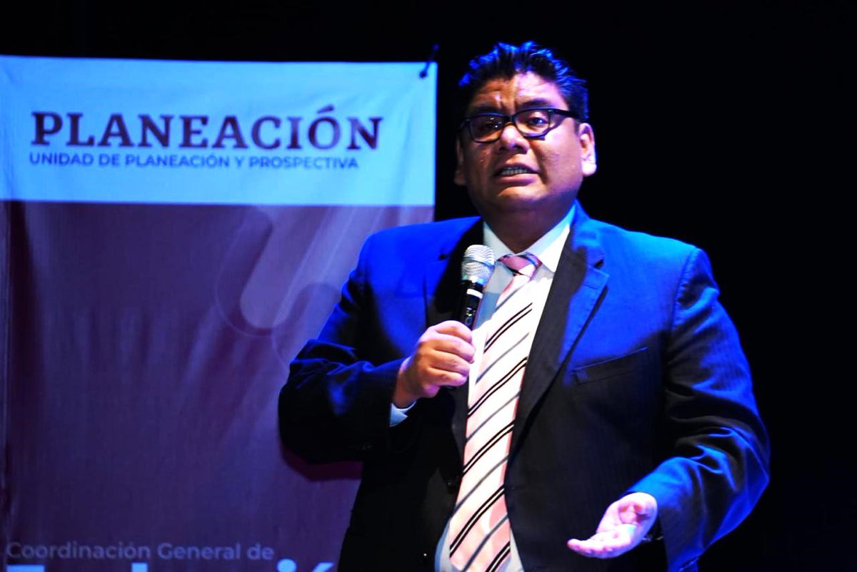 coneval's tweet photo. Nuestro Secretario Ejecutivo, @JoseNabCruz, impartió la conferencia "Uso de la evaluación para combatir la pobreza" ante personas servidoras públicas de @PlaneacionHgo, como parte de las actividades de la #gLocal2024. 

#LoQueSeMideSePuedeMejorar ✅
#EvaluarSirve 📊 https://t.co/Q3DSzVMsDb