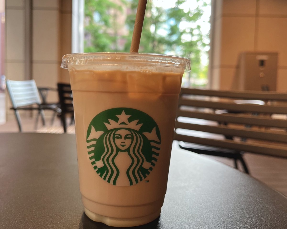 mokuyoku99's tweet photo. ねぇまさかの！スタバの『ほうじ茶クラシックティーラテ』6月12日から復活&amp;定番メニュー化って😭！2年前期間限定の時毎日飲んでた超美味しいやつ…『ほうじ茶クラシックティーラテ、ムースフォーム追加、氷少なめティー多め、上からはちみつorキャラメルソース追加』がガチで美味しいみんな飲んで😭❕ https://t.co/B9U6RZIOQO