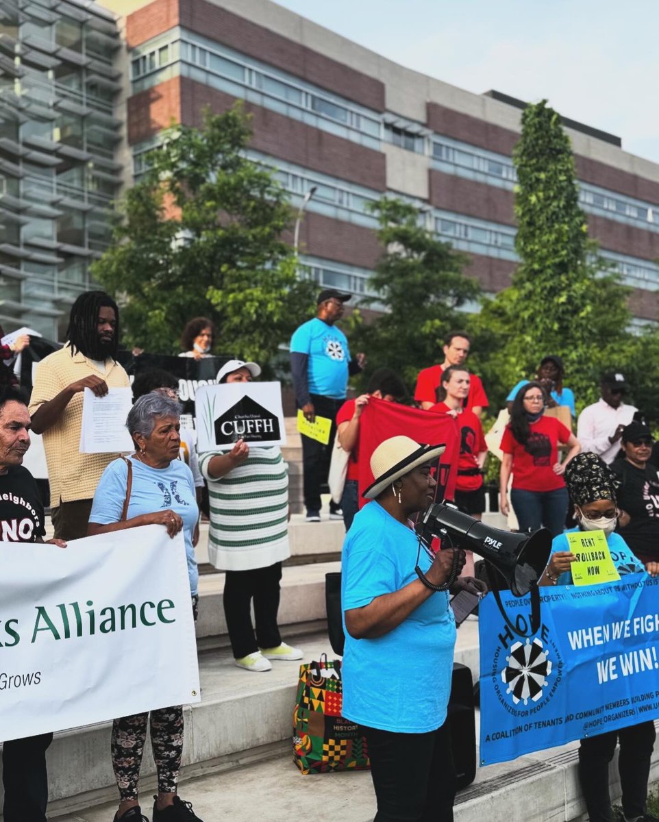 CUFFH's tweet photo. CUFFH opposes the RGB proposal for rent increases.
NYC's rent-stabilized tenants face up to a 6.5% hike!
๐ข RENT ROLL BACK - NO MORE RENT HIKES // ยกNO MรS SUBIDAS DE ALQUILER! ๐ข This increase equals eviction for our community!
#NoMoreRentHikes #RentRollBack https://t.co/yTl6vEZmkw