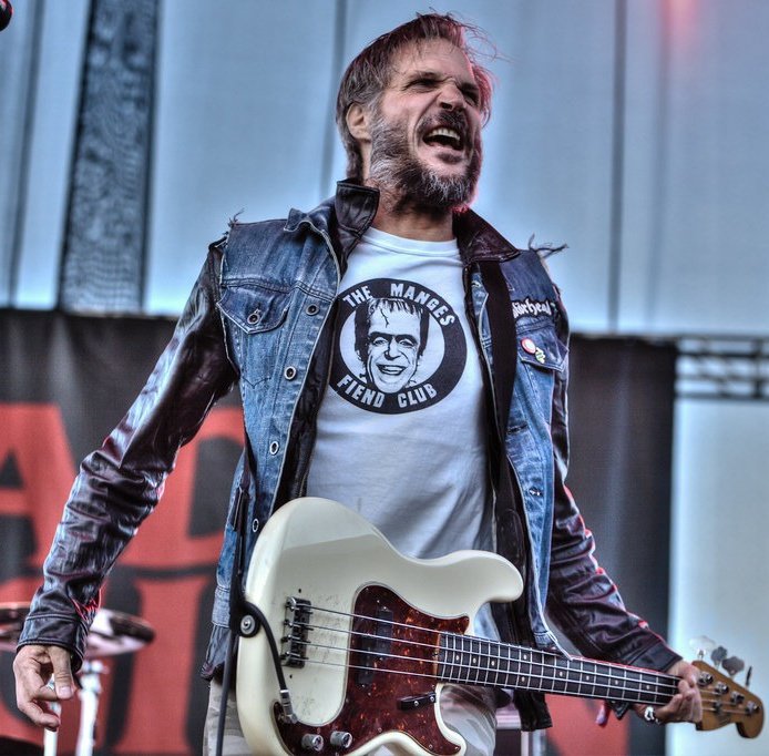 PunkRockStory's tweet photo. Happy Birthday to Jay Bentley, bassist and co-founding member of the punk rock group Bad Religion, member of  Wasted Youth, T.S.O.L. and Circle Jerks, born on this day in 1964, Wichita

Photo by Anthony Diaz

#punk #punks #punkrock #jaybentley #history #punkrockhistory #otd https://t.co/ApcLOQ8pXH