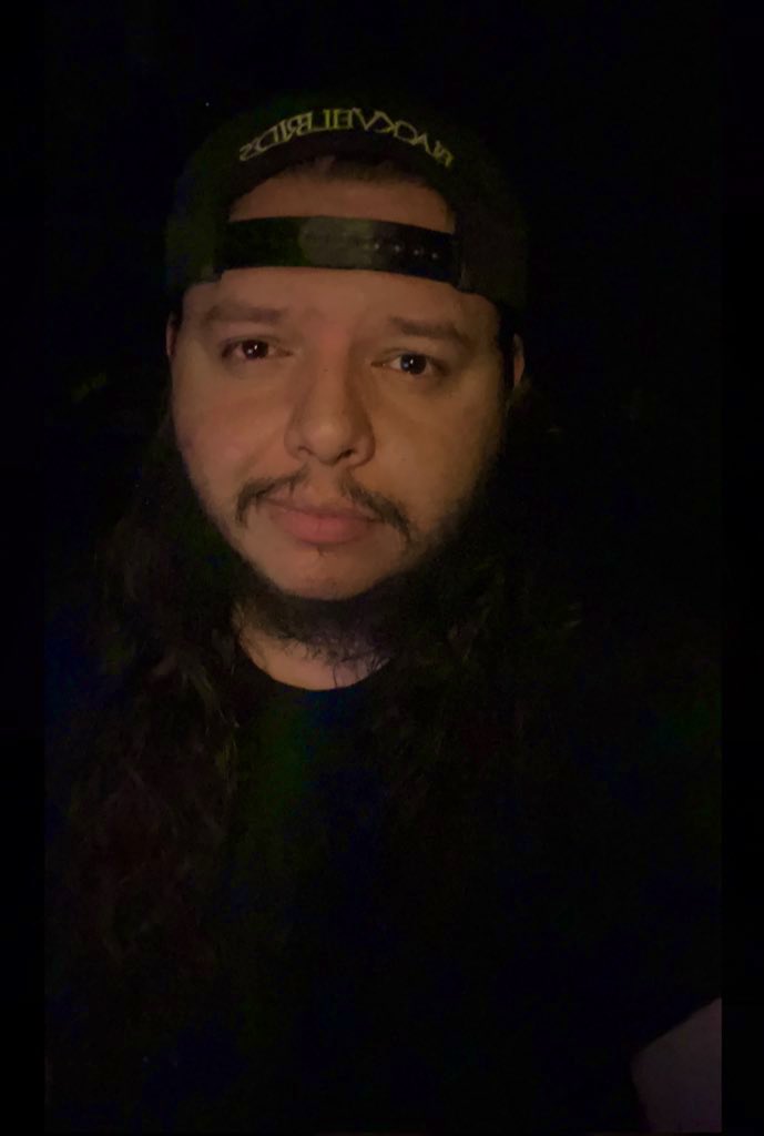 PinchiViper's tweet photo. Boring selfie :D https://t.co/j0Mq4o634v