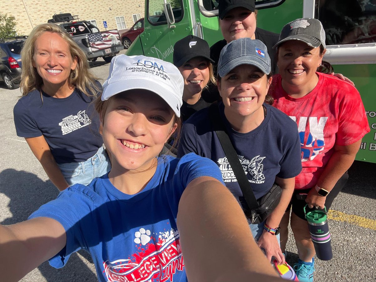 Amy_Andersen_'s tweet photo. @CVLittleLynx took action today by serving dinner at New Visions Homeless Services. Our aim is to be role models for our students. Think globally - Act locally. #inquiryplcs #weareIB #agency https://t.co/tLo2XFh7YP