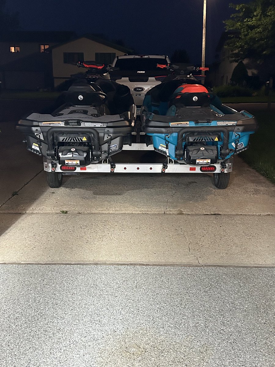 BigMikey08's tweet photo. Screw shitty carpeted bunks! Go cool and get the ⁦@gatorbak⁩ lighted LED bunks!! #onmyway https://t.co/t2FU8Vn3H6