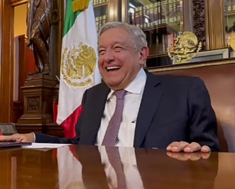 Paulguerra16's tweet photo. La cara del presidente AMLO al ver que en el conteo de votos que exigió Xóchitl Gálvez, le estan saliendo miles de votos más a Claudia Sheinbaum 🤣 https://t.co/pB1WgwyqQl