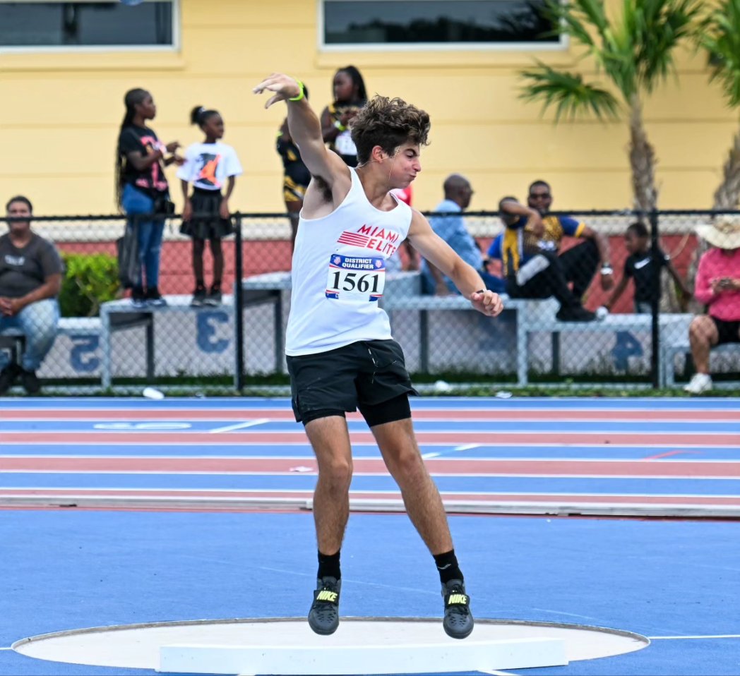 Our throwers had great performances this past Saturday at the AAU District Championships in Miramar! 

---
#throws #thrower #aau #aautrackandfield #javelin #shotput #discus #miami #miamitrack
