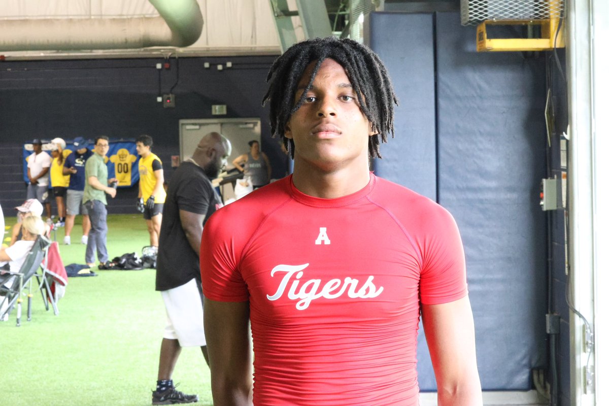 Some skill positions players to watch for Archer 

We/CB Jamari Smith- he had the touchdown catch in the first clip from video earlier; a playmaker 

WR Arie Benjamin- Tall wide receiver, has good size and strong hands. Made some plays today 

Both will step into bigger roles