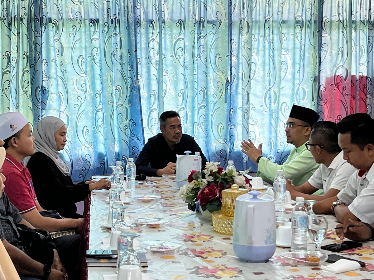 gpmsselangor's tweet photo. Pada 24/5/2024, GPMS Selangor telah meyantuni Asrama Yayasan Selangor, Klang.

Antara agenda yang dibincangkan adalah untuk mengukuhkan kerjasama antara GPMS Selangor &amp; Asrama Yayasan melalui program-program sedia ada. Serahan cenderahati juga telah dibuat sempena Hari Guru. https://t.co/3no817yaib