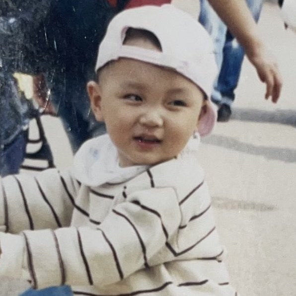 CHCLM_HC's tweet photo. ไล่ดูรูปน้องแฮชานตอนเด็กแล้วจะร้องไห้ㅠㅠ รู้สึกขอบคุณคุณพ่อคุณแม่ของน้องมากๆ ที่ให้กำเนิดเด็กที่น่ารักๆคนนี้ขึ้นมา ขอบคุณที่เลี้ยงน้องเติบโตมาอย่างดี เพื่อให้มาเป็นคนที่เราได้มีโอกาสมอบความรักให้มากมาย และน้องก็แบ่งปันความสดใสรอยยิ้มเหมือนฟูลซันให้เราเยอะแยะเลย รักเด็กคนนี้จัง😭 https://t.co/fGYmrwUfSb