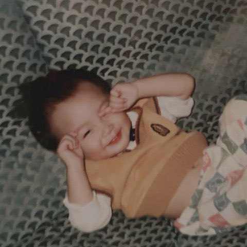CHCLM_HC's tweet photo. ไล่ดูรูปน้องแฮชานตอนเด็กแล้วจะร้องไห้ㅠㅠ รู้สึกขอบคุณคุณพ่อคุณแม่ของน้องมากๆ ที่ให้กำเนิดเด็กที่น่ารักๆคนนี้ขึ้นมา ขอบคุณที่เลี้ยงน้องเติบโตมาอย่างดี เพื่อให้มาเป็นคนที่เราได้มีโอกาสมอบความรักให้มากมาย และน้องก็แบ่งปันความสดใสรอยยิ้มเหมือนฟูลซันให้เราเยอะแยะเลย รักเด็กคนนี้จัง😭 https://t.co/fGYmrwUfSb