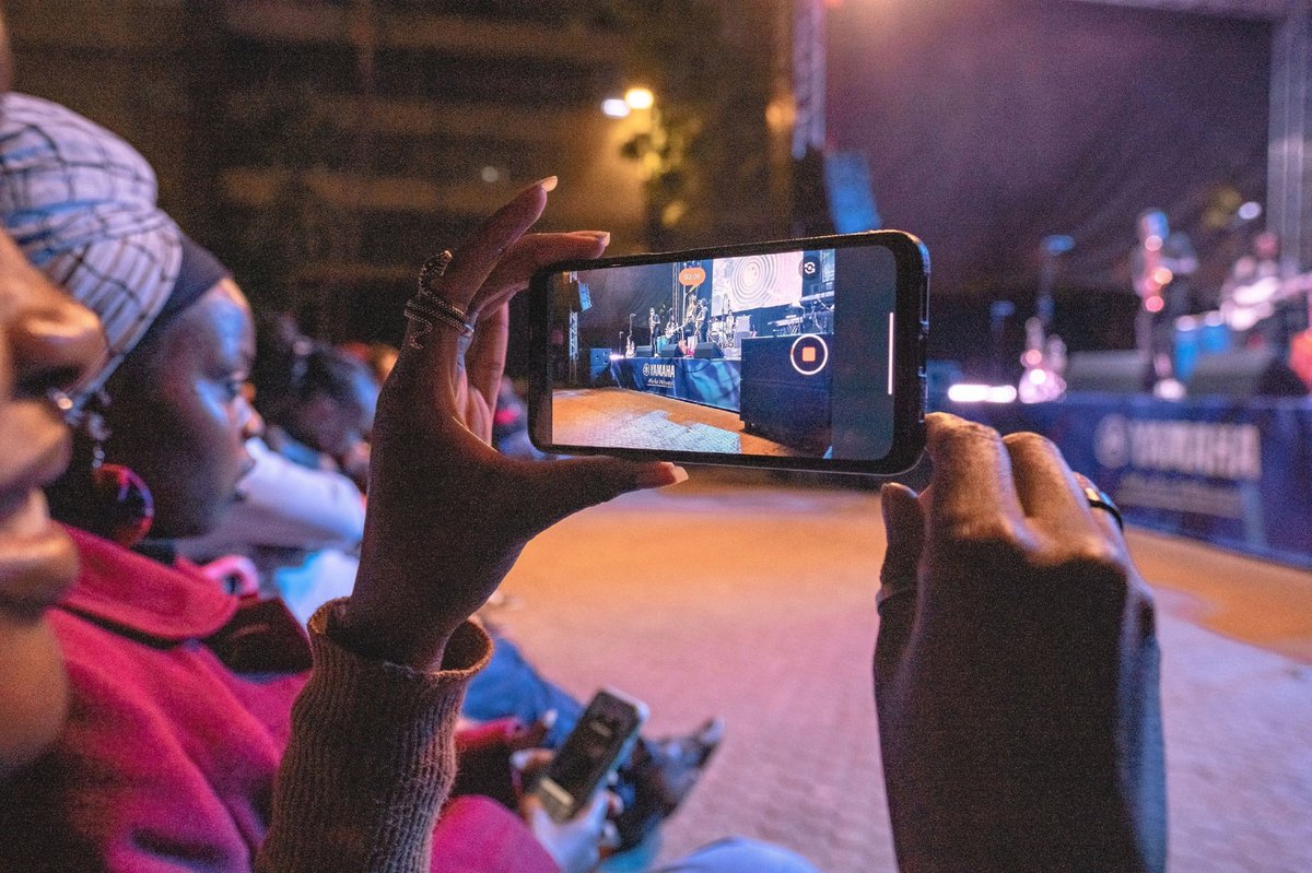 Nothing is ever really lost to us as long as we remember it.....particularly great guitar solos!
.
.
.
#Guitar #Guitarlife #NGF #solos 
#Guitarists #guitarlifestyle #stringbenders