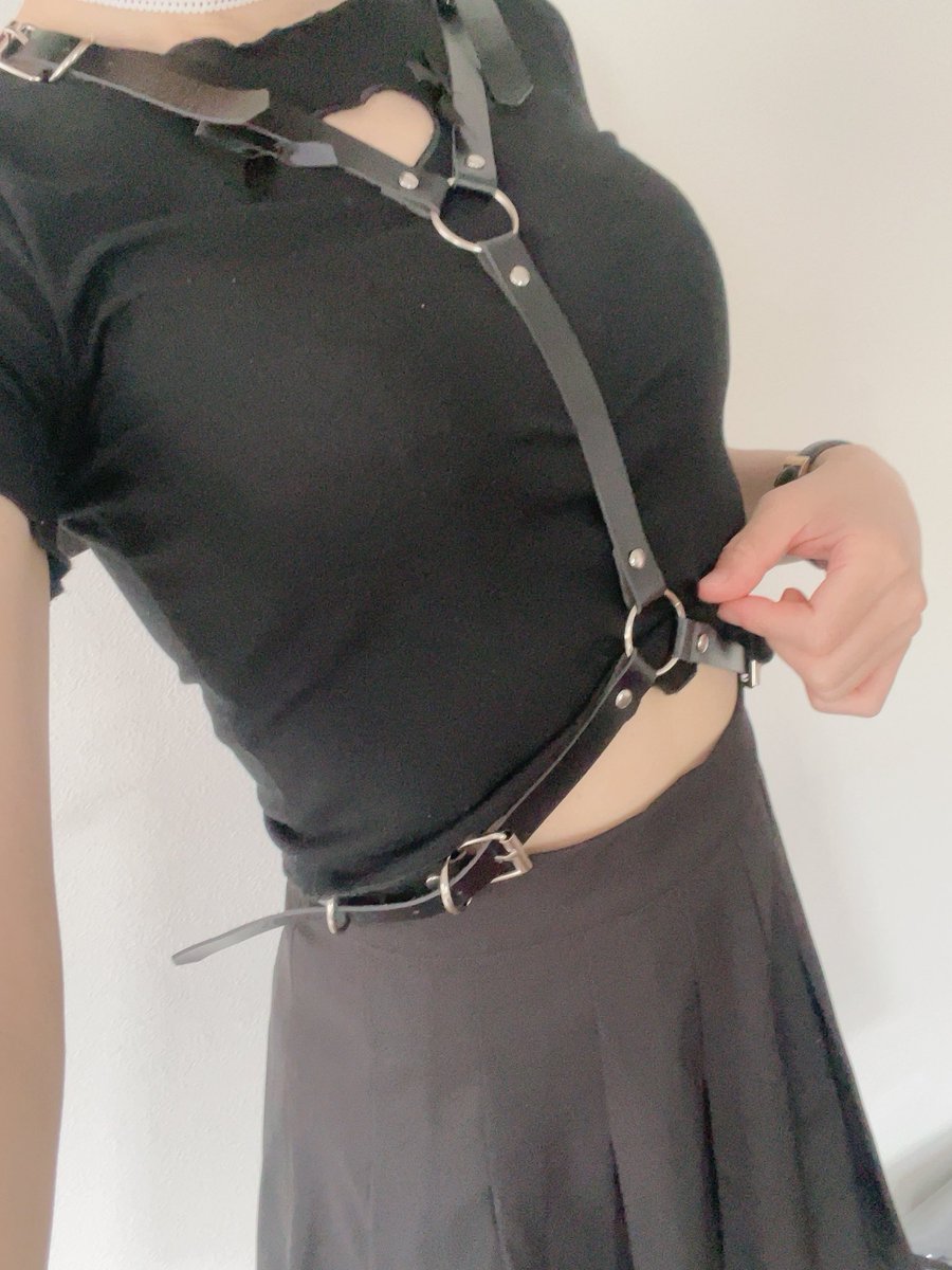 ayabeneko's tweet photo. ハーネス好き
背中に羽もついてるよ

#ハーネス
#ボディベルト
#リヴィ兵長
#蔑む目 https://t.co/E5UJBdUwmx