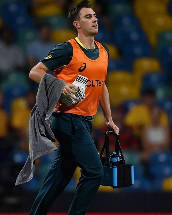 The #CWC2023 & #WTC2023 winning Captain Pat Cummins serving the drinks today in Barbados 👏👀 

Huge respect for this man♥️👏🙏

#PatCummins #AUSvsOMAN