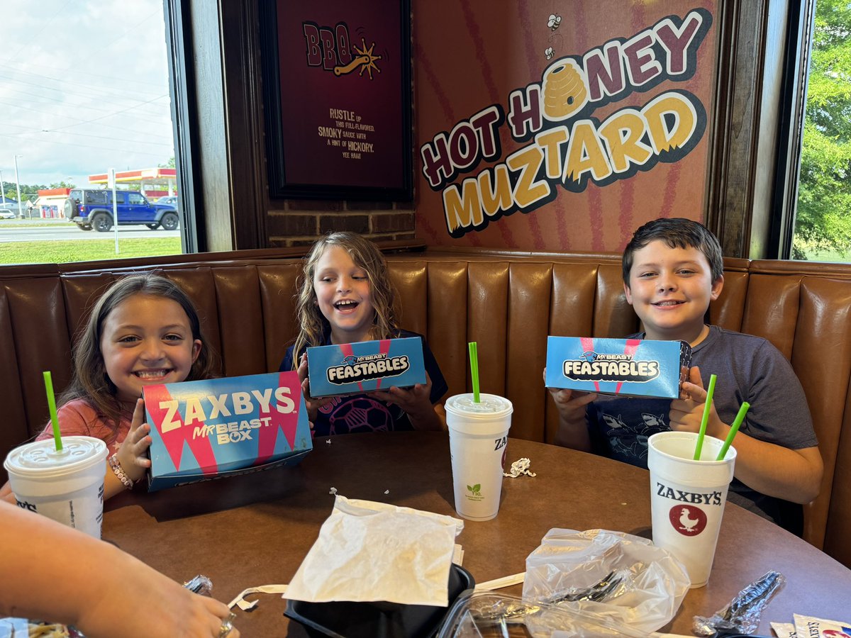 Mikeleh2000's tweet photo. @MrBeast they loved the #mrbeastbox
The Feastables bar was two of their’s favorite. The fries took the other vote. https://t.co/taY2FzqnU4