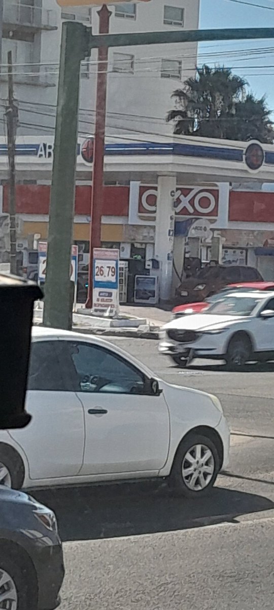 mapuche198's tweet photo. @BasuraGalactik Arco por el bulevar morelos. Vengo en el camión el de la izquierda decía 25 y algo https://t.co/Z2Y7AVisSN