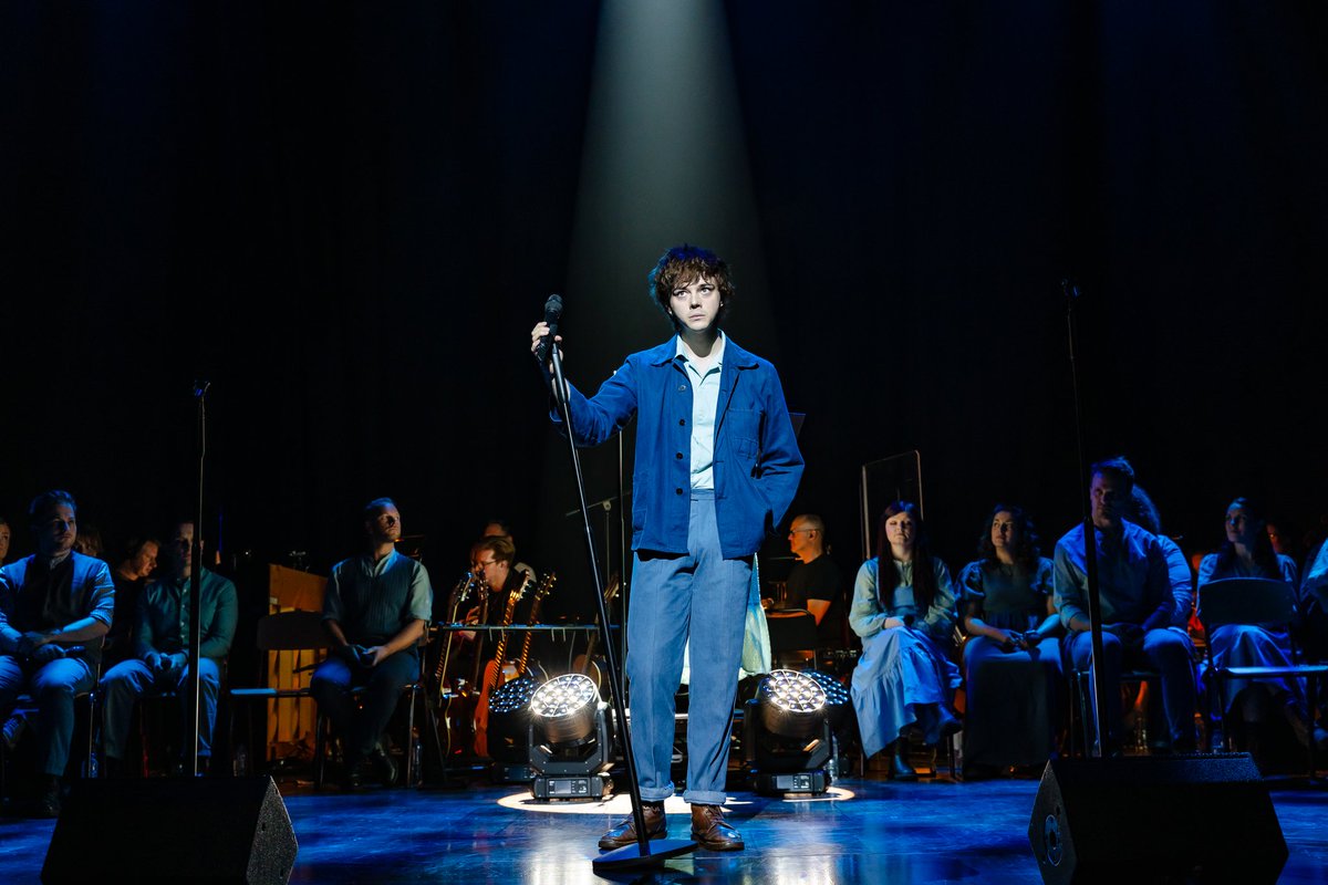 ⭐ FIRST LOOK - SPRING AWAKENING - 15TH ANNIVERSARY CONCERT - PRODUCTION PHOTOS ⭐

📷 - Danny Kaan

Here's a first look at production photos for the 15th Anniversary concert of SPRING AWAKENING.

Last weekend, on Sunday 2nd June, a majority of the original West End cast of