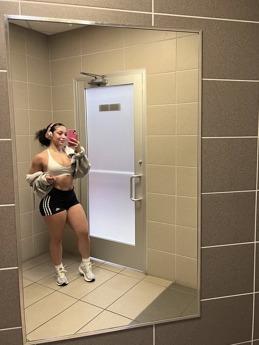 clar1ssacantu's tweet photo. Daily gym pic https://t.co/Qierptki96