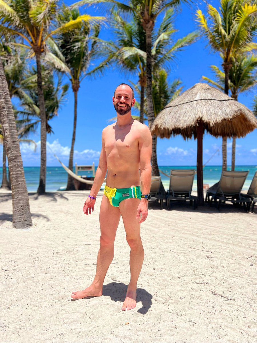 RunNicholasRun's tweet photo. 5'9" ... Today #MyJobIsBeach https://t.co/qQHWXAysC7