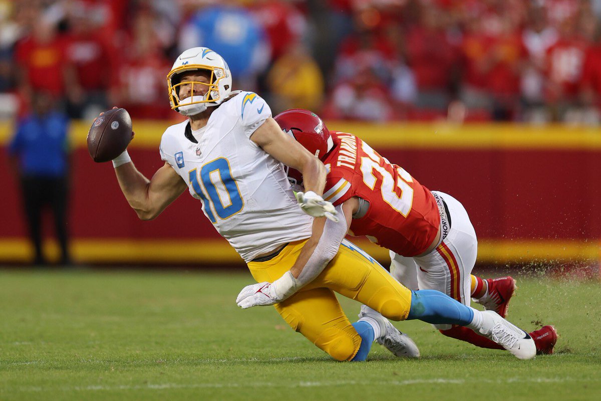 MLFootball's tweet photo. DAMN: #Chargers QB Justin Herbert has been pressured 828 times since entering the league four years ago.

It's the second most in the league during that span.

Give Herbert a competent offensive line, and he will TAKE OVER THE LEAGUE! 

(Via @ChargersMuse) https://t.co/GMrFAugxJ1