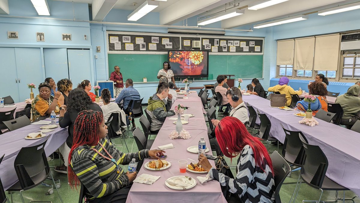 Our parents showing out for our June PTA meeting. @BKNHSSuptRoss <a href="/ElleRushie/">Dr. Rushell White</a> @AndradaF_TDEC <a href="/TPaulin_BKNHS/">Terrence Paulin</a> <a href="/YuetChu_NYCDOE/">Yuet Chu</a>