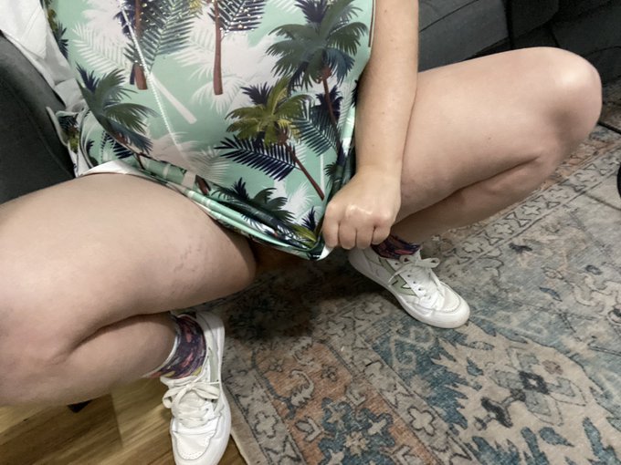 I like to squat over your face https://t.co/WTzNuxZPsD