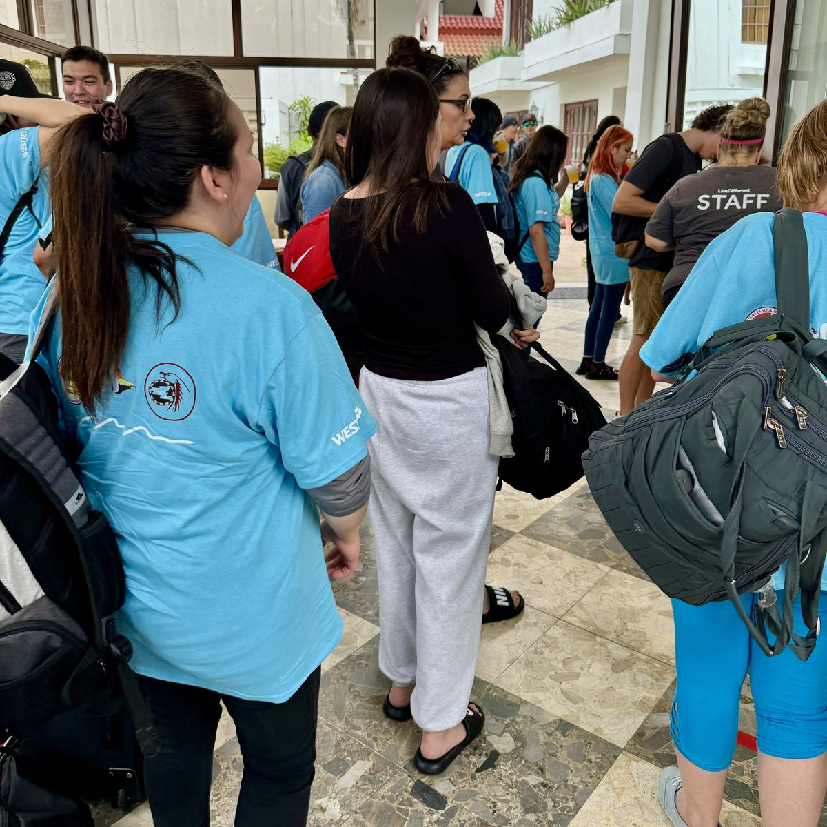 LiveDiff's tweet image. Thank you @westjet for making this Build possible for #youthvolunteers from the Bunibonibee, Sapotaweyak and Nisichawayasihk Cree Nations. Many had their first ever flying experience! ✈️ #LiveDifferent #WestJet #Buildsprogram #connections #indigenousyouth #indigenoushistorymonth