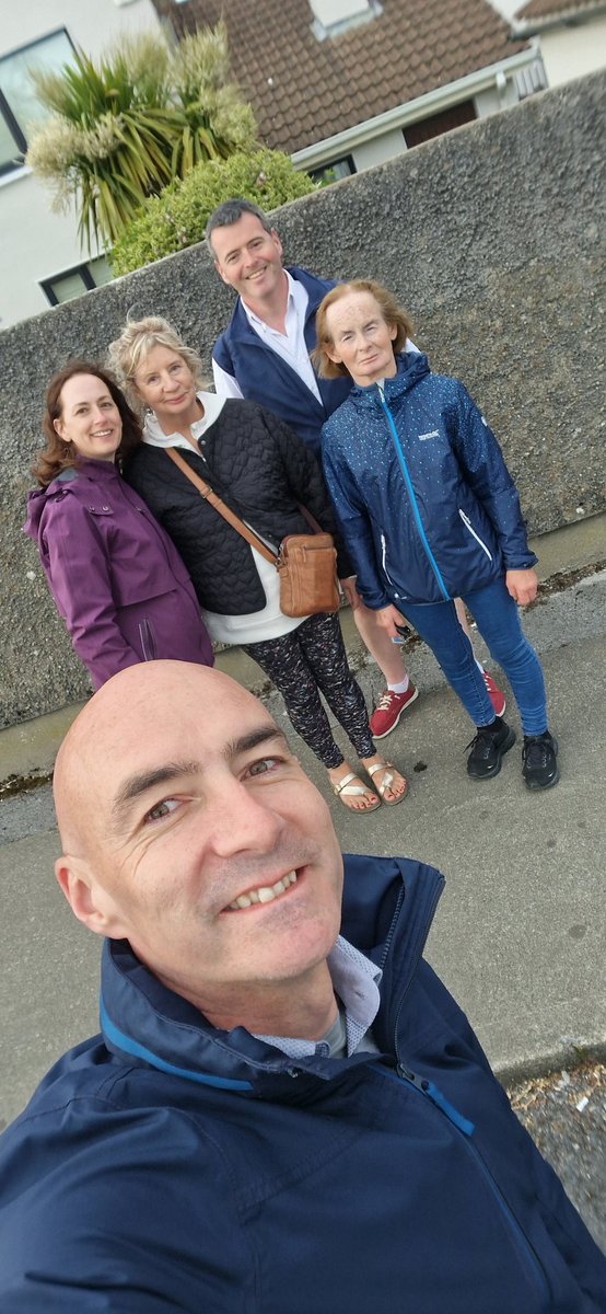 DanielButlerFG's tweet photo. 🟢 We raced then to Castletroy Town Centre with An Taoiseach to canvass
🟢 Final stop on home ground in Raheen canvassing for the mayor and local elections with some of my incredible team
#ButlerForMayor #ButlerForCouncil https://t.co/3KU8D1P1Us