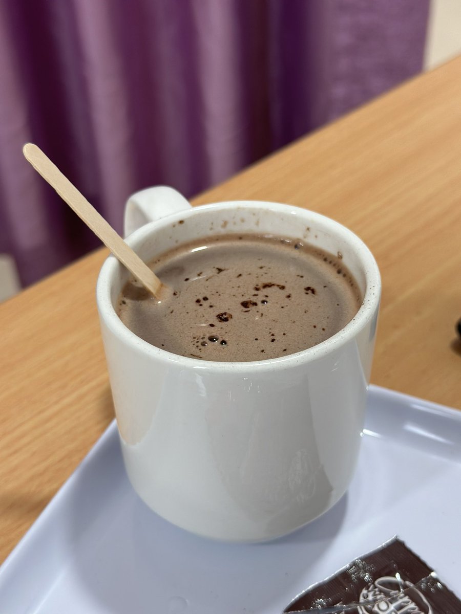 ezzahnor's tweet photo. Kalau pernah check in hospital mesti you suka air coklat ni.

Rasa coklat dia pekat, creamy &amp; tak manis sangat.

Air coklat ni sihat tau. Org kencing manis, preggy mum, kids semua boleh minum.

Yg rindu Milo boleh try air coklat hospital ni👍🏻 https://t.co/gZAtvJZDU8