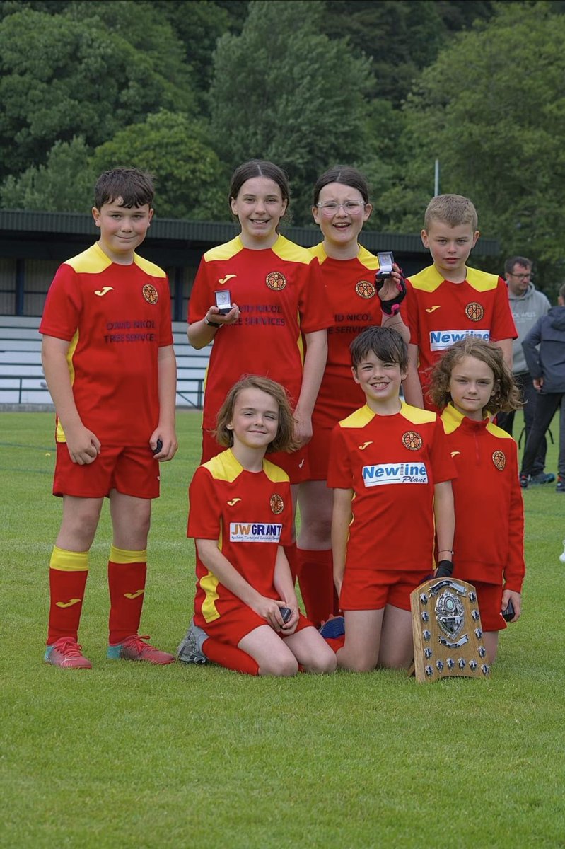Amazing shinty from the Gaels P6/7 team at the MacAuley 6’s in Oban on Sunday. The team played brilliantly winning all their games.  Unfortunately, they were beaten in the finals by Inverlochy. <a href="/SGGBun/">BunSgoilSGG</a> <a href="/BGhobhainn/">Bun-sgoil Ghàidhlig Bhaile a’ Ghobhainn</a> #shinty