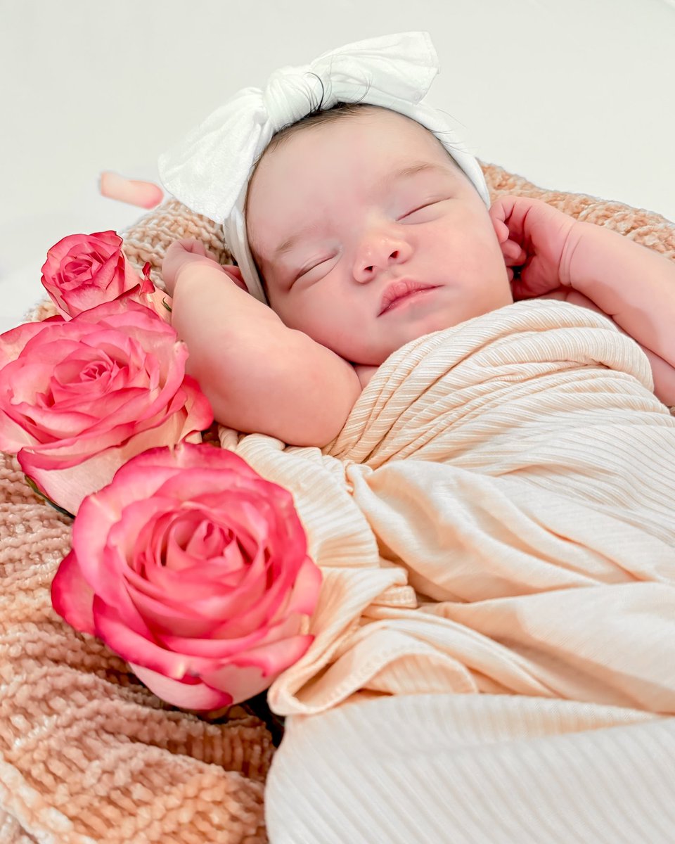 theoverturf's tweet photo. Hold me now,
Warm my heart
Stay with me
Let loving start …
#Obaby #txlege #EllieRose
📸: @theoverturf https://t.co/L1zUu9ASsA
