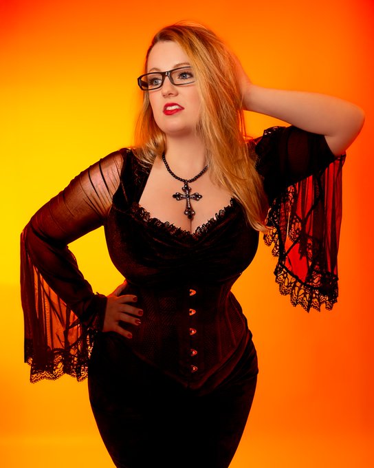 Who said being goth means we have to stick to straight lines? 🖤 Embracing my curves one black outfit<a href="/tag/model"class="tags"><span>#model</span></a><a href="/tag/curves"class="tags"><span>#curves</span></a><a href="/tag/alternativemodel"class="tags"><span>#alternativemodel</span></a><a href="/tag/curvygirl"class="tags"><span>#curvygirl</span></a><a href="/tag/alternativemodels"class="tags"><span>#alternativemodels</span></a>