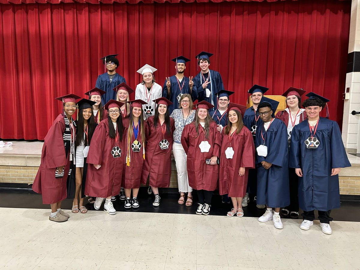 Miss Rhiel tweet media