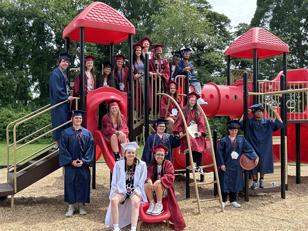 Miss Rhiel tweet media